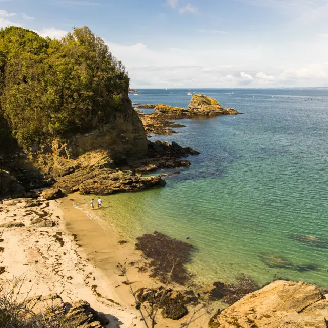 Crique sur lile de Groix,cote d' Heno
