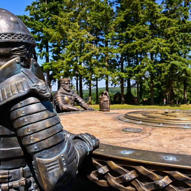 Nouveaux chevaliers de Brocéliande, Néant-sur-Yvel