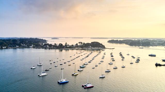 Île aux Moines (à gauche) et de Port Blanc à Baden (à droite).