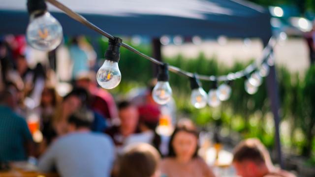 Lampes suspendues, guinguette