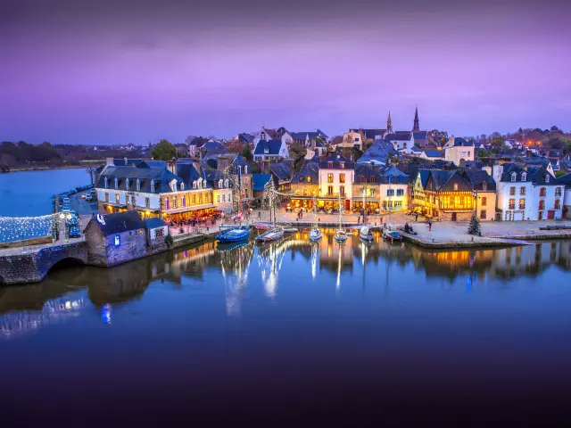 France, Morbihan (56), Golfe du Morbihan, Auray, le port de Saint Goustan durant les illuminations de Noël