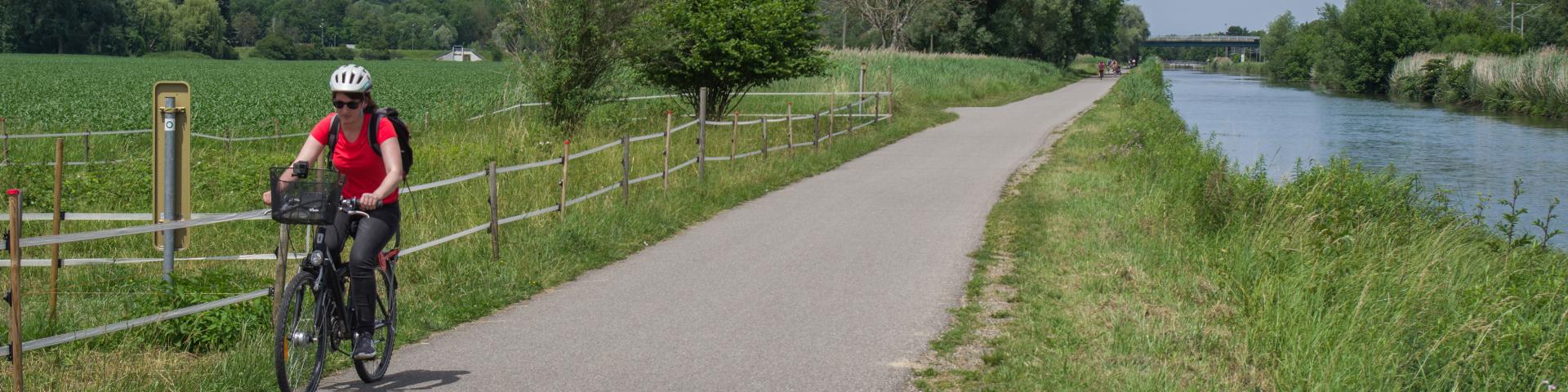 Radfahren entlang des Rhône-Rhein-Kanals