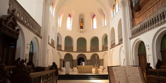 Nef de l'église de l'Abbaye Notre Dame d'Oelenberg.