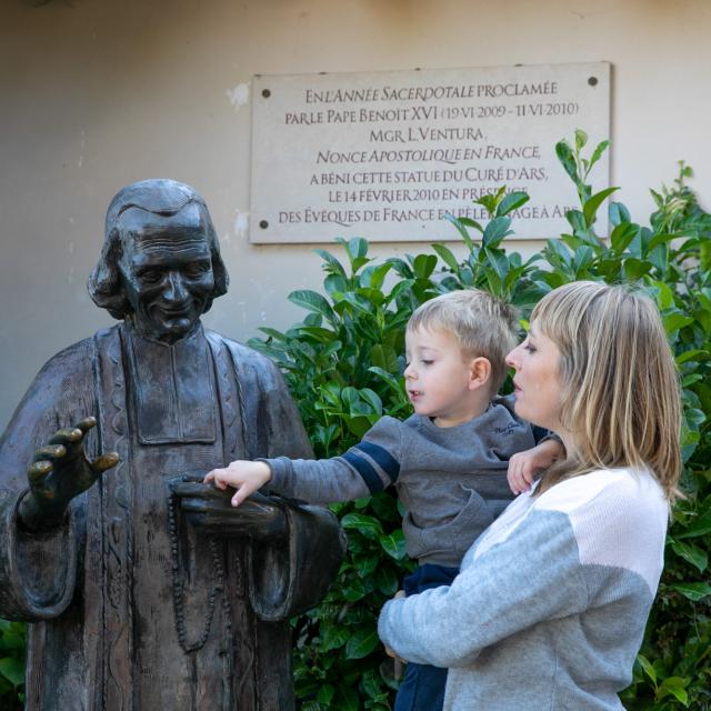 Un petit homme grand comme l univers Mus e de cire La vie du