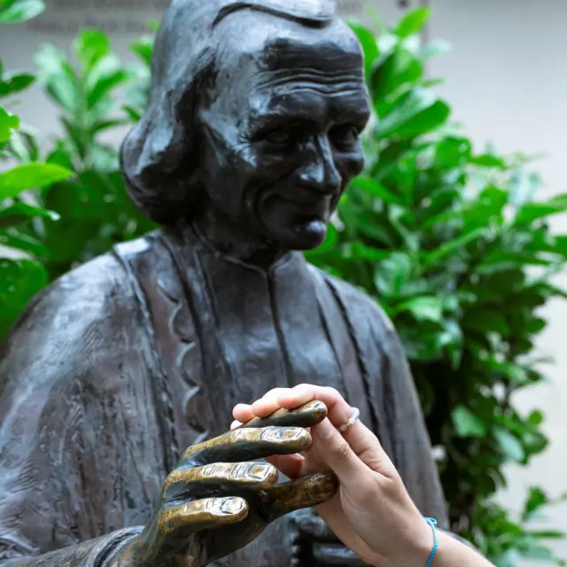 Statue bronze Saint Curé d'Ars