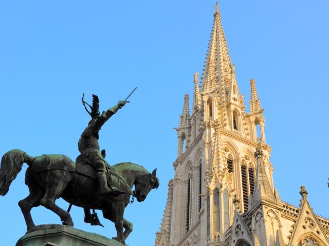 Flêche Sainte Epvre Et Statue René II