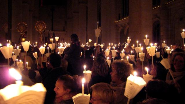 saint-nicolas-2007-08-12-07-procession-nombreux-flambeaux.jpg