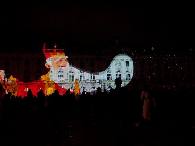 Projection Saint-Nicolas sur la façade de l'hôtel de ville