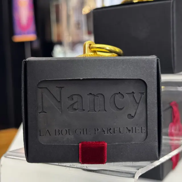 Bougie Noire Maison Candela Credit Lucie Petitjean Rotated