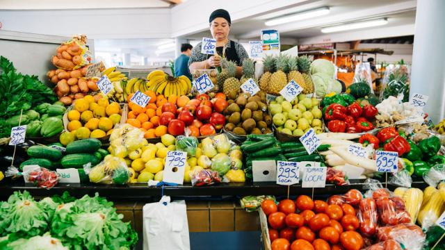Fruits et légumes au marché de Nouméa