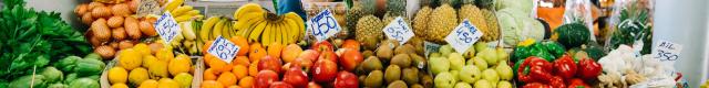 Fruits et légumes au marché de Nouméa