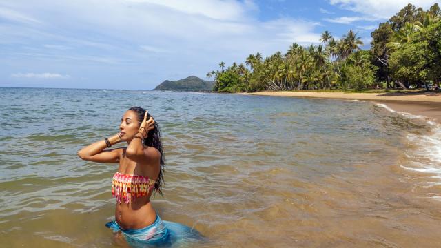 Baignade à la plage de la Moara - Thio