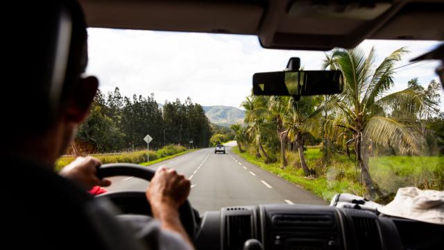 La route de Bourail en voiture