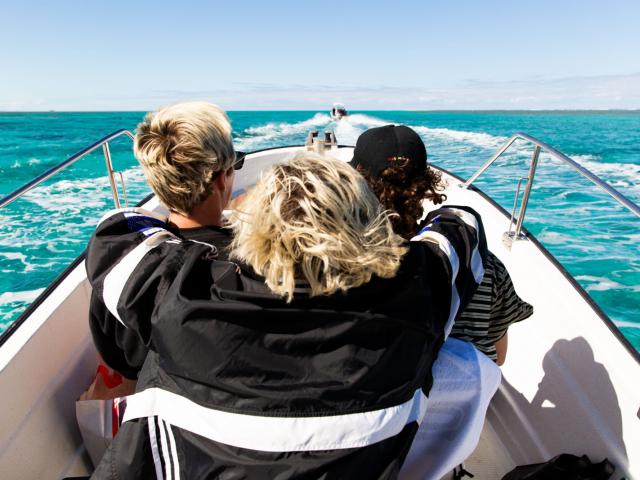 Surf Trip Bourail © Vonu Nctps