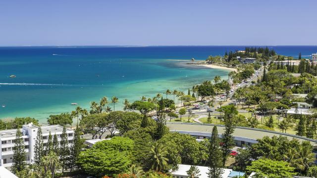 Vue sur la baie et la plage de l'Anse Vata depuis l'hôtel Hilton à Nouméa, capitale de la Nouvelle-Calédonie.
