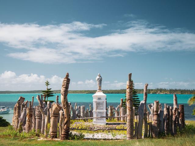 Les sculptures de Saint Maurice à l'Île des Pins en Nouvelle-Calédonie.