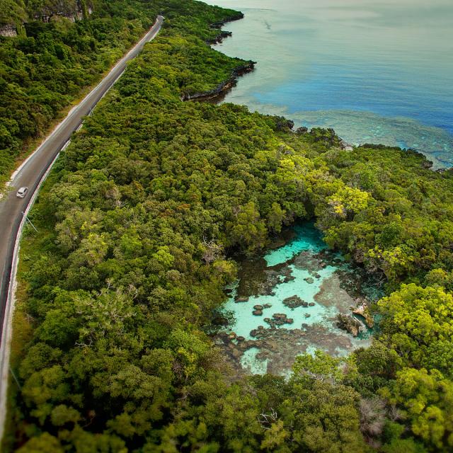 Vue aérienne de l'Aquarium naturel de Tadine à Maré, Île Loyauté de la Nouvelle-Calédonie.