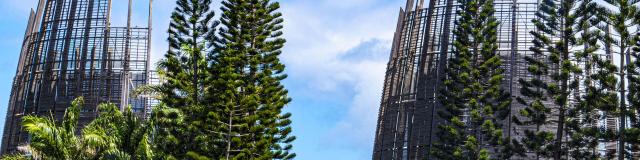 Le Centre Culturel Tjibaou et son architecture unique réalisée par Renzo Piano à Nouméa, en Nouvelle-Calédonie.