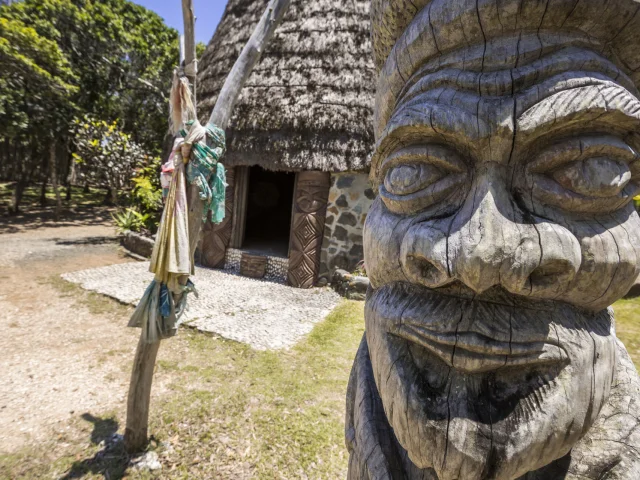 Sculpture traditionnelle Kanak au Centre Culturel Tjibaou à Nouméa, en Nouvelle-Calédonie.