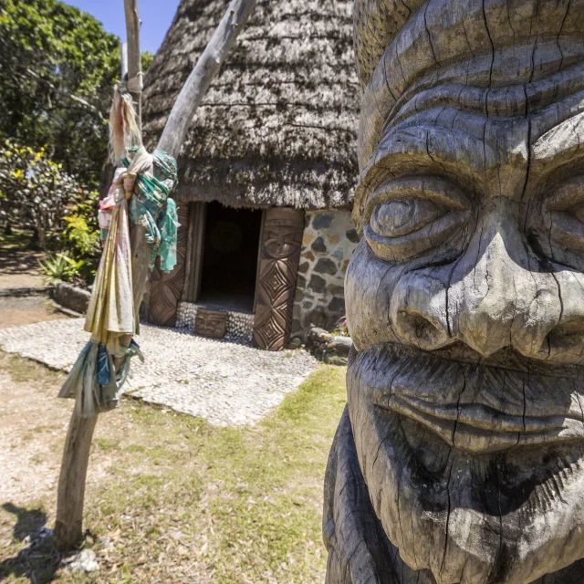 Sculpture traditionnelle Kanak au Centre Culturel Tjibaou à Nouméa, en Nouvelle-Calédonie.