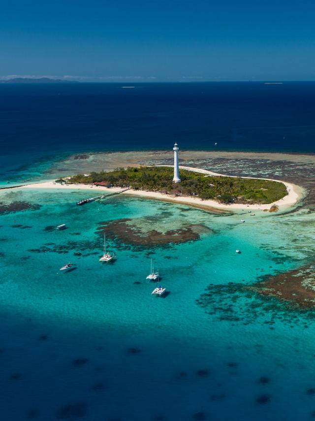 Nouméa's Amédée islet and its lighthouse as seen from a helicopter flight.