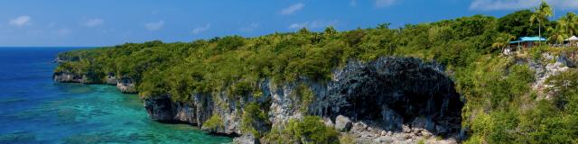 Les Falaises de Jokin à Lifou, Îles Loyauté de Nouvelle-Calédonie.