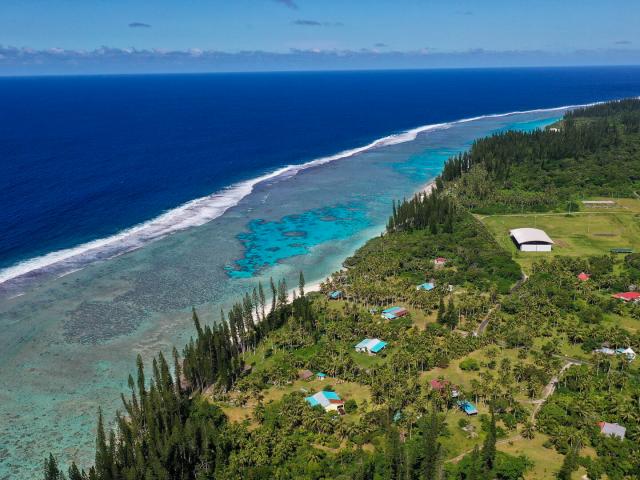 Vue aérienne sur le lagon à Cengeite, Maré, Îles Loyauté de Nouvelle-Calédonie.