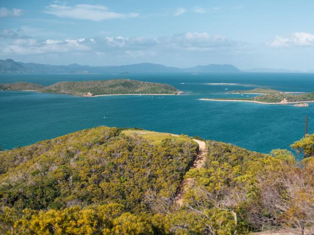 Point de vue du Ouen Toro avec vue sur le lagon de Nouméa en Nouvelle-Calédonie.