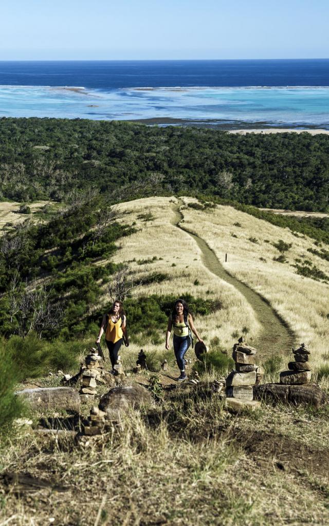 Randonnée pédestre sur le sentier Boé Arérédi du Domaine de Deva à Bourail, côte Ouest de la Nouvelle-Calédonie.