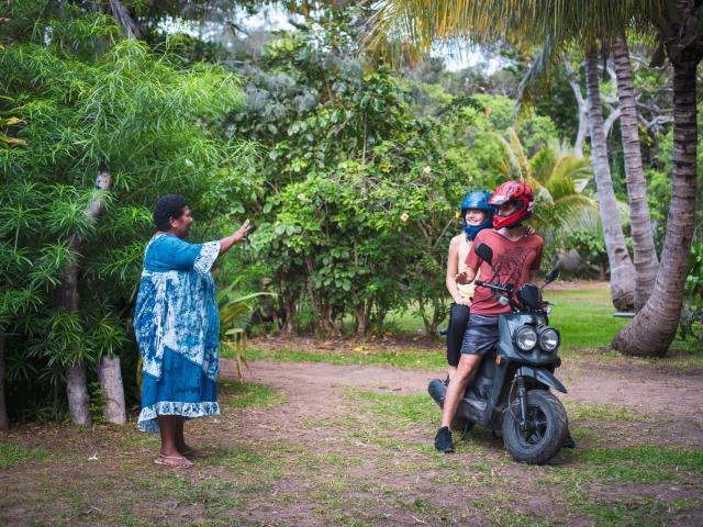 Location de scooter au Gîte Atchu à l'Île des Pins, en Nouvelle-Calédonie.