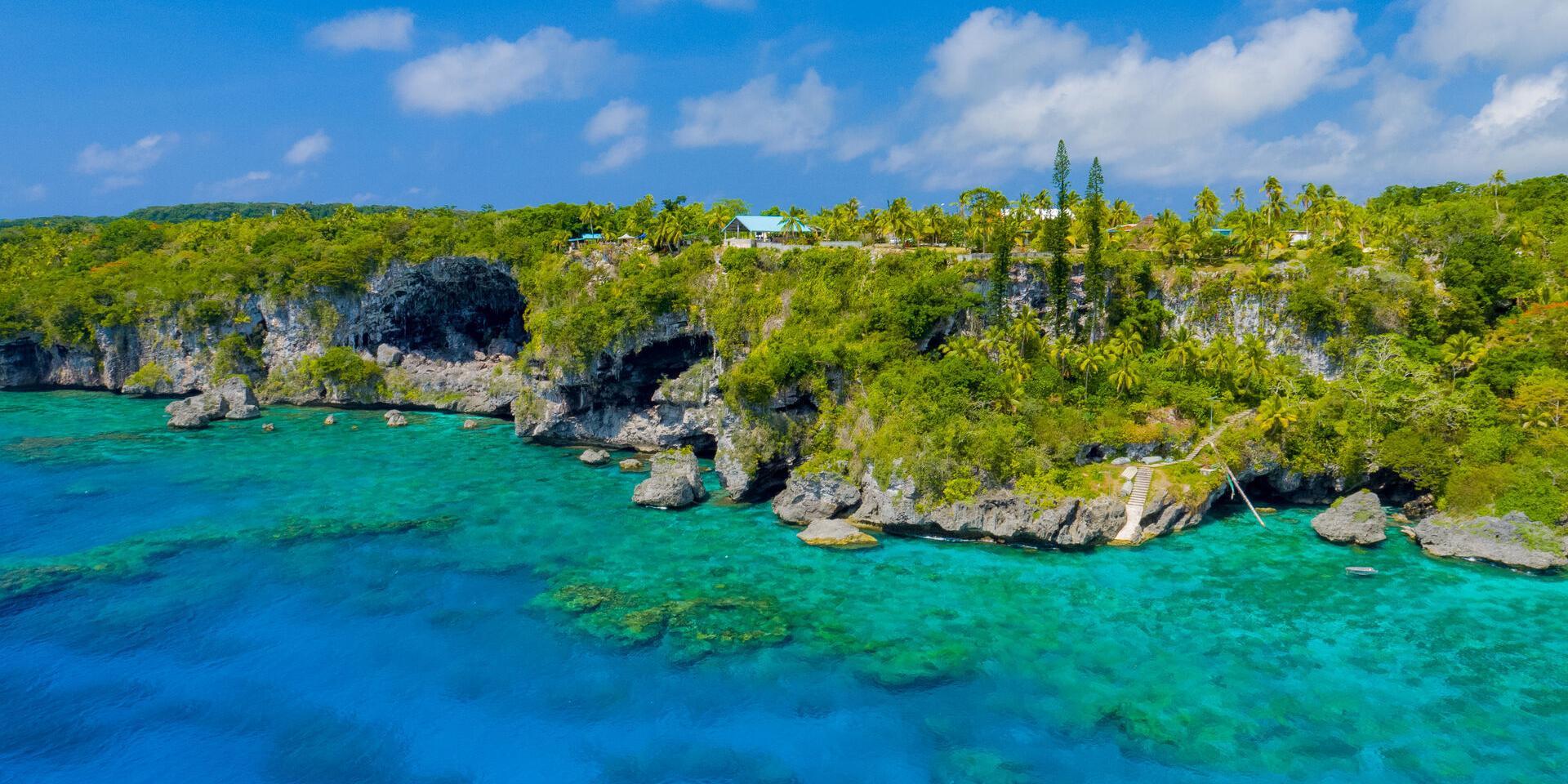 Les Falaises de Jokin à Lifou, Îles Loyauté de Nouvelle-Calédonie.