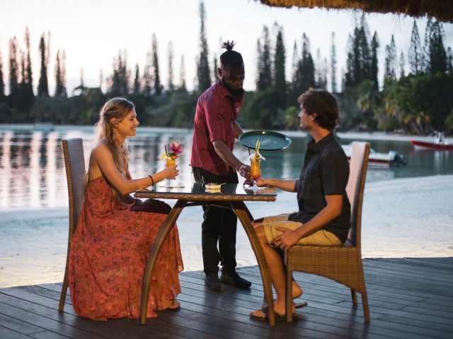Cocktail au bar de l'hôtel Ouré Lodge Île des Pins en Nouvelle-Calédonie.