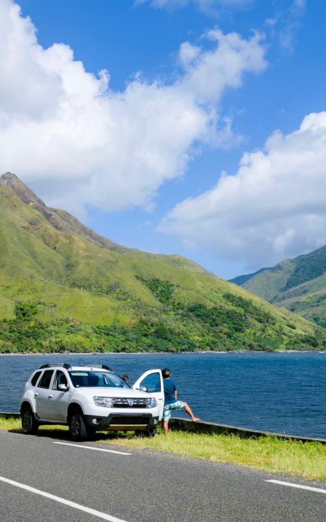 Road trip sur la route de la Corniche à Hienghène, en Nouvelle-Calédonie.