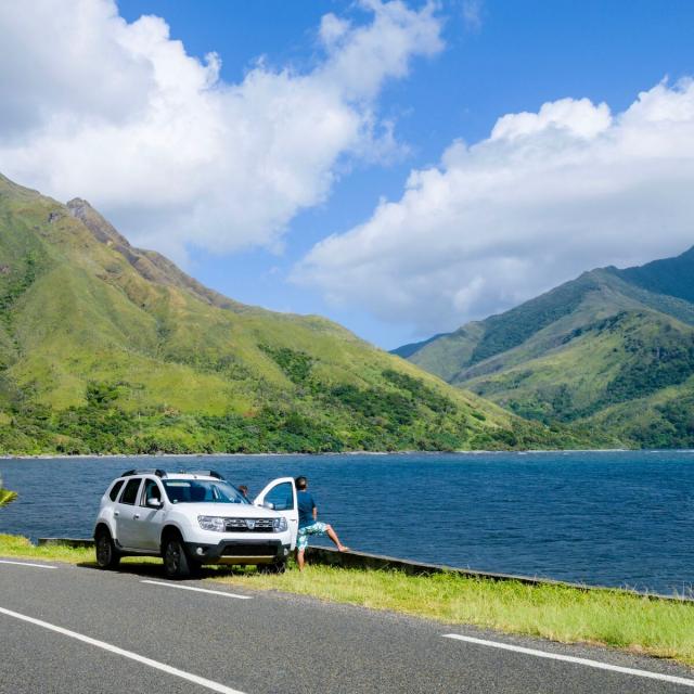Road trip sur la route de la Corniche à Hienghène, en Nouvelle-Calédonie.
