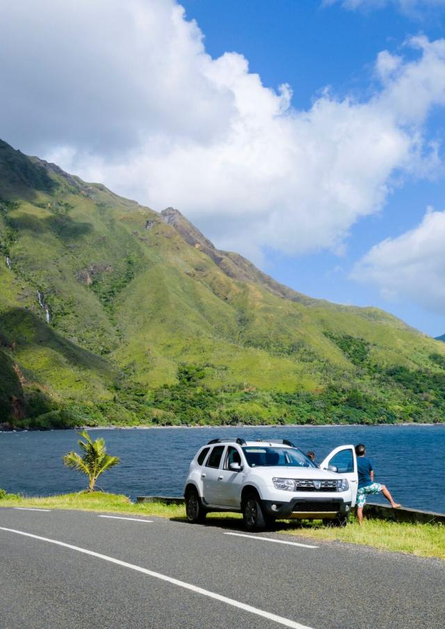 Road trip sur la route de la Corniche à Hienghène, en Nouvelle-Calédonie.