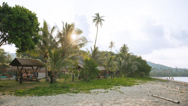 Hôtel Tiéti et sa plage à Poindimié en Nouvelle-Calédonie