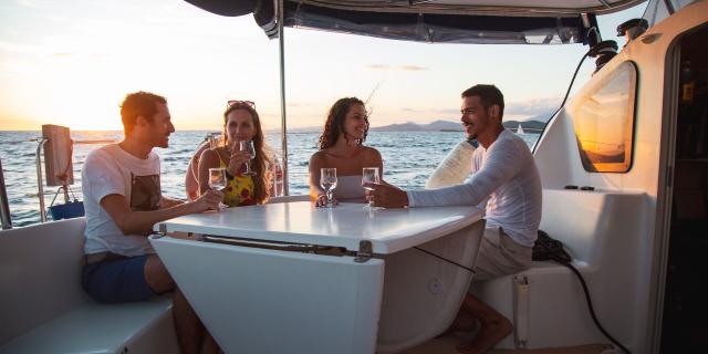 Soirée sunset en catamaran à Nouméa