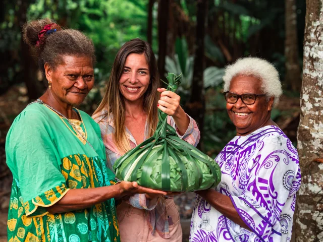 Bougna traditionnel au Gîte chez Hélène, tribu de Tchamba à Poindimié