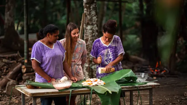 ポインディミエのチャンバで伝統的なカナックのブーニャを作る