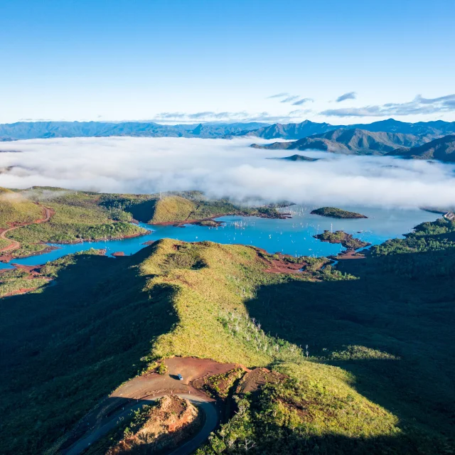 Vue aérienne du lac de Yaté, Grand Sud