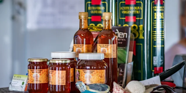 Pots et bouteilles de miel de Nouvelle-Calédonie