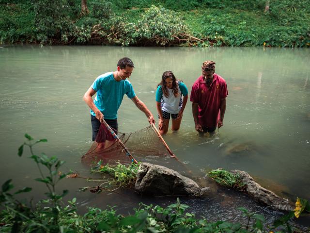 Shrimp fishing at the Tchamba tribe, La Foa