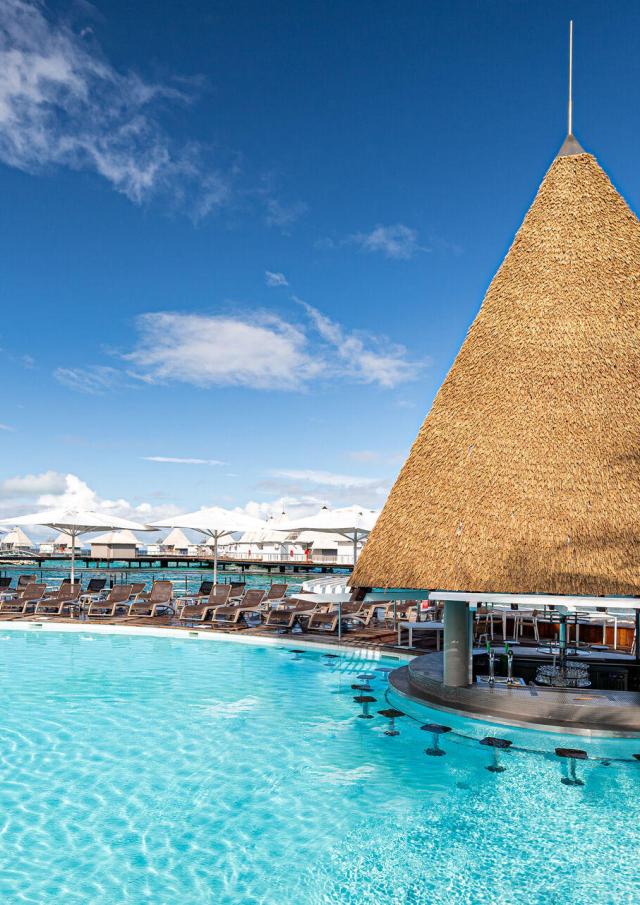 Swimming pool DoubleTree By Hilton Hotel, Noumea