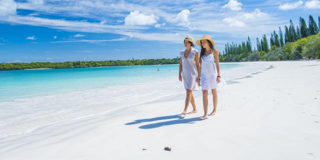 Se prélasser sur la plage de sable blanc de Kuto à l'Île des Pins