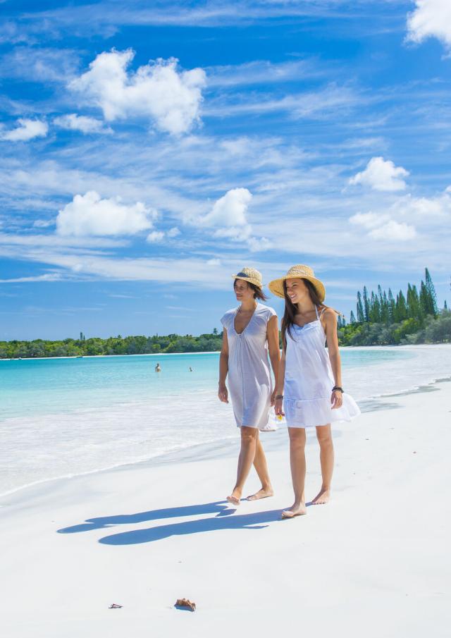 Se prélasser sur la plage de sable blanc de Kuto à l'Île des Pins