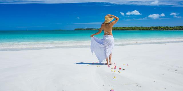Se prélasser sur la plage de sable blanc de Kuto à l'Île des Pins