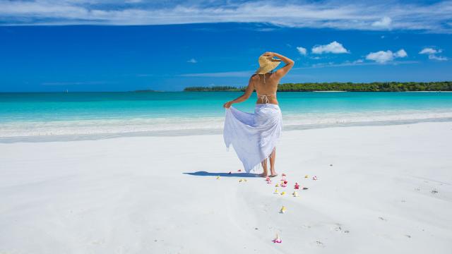 Se prélasser sur la plage de sable blanc de Kuto à l'Île des Pins