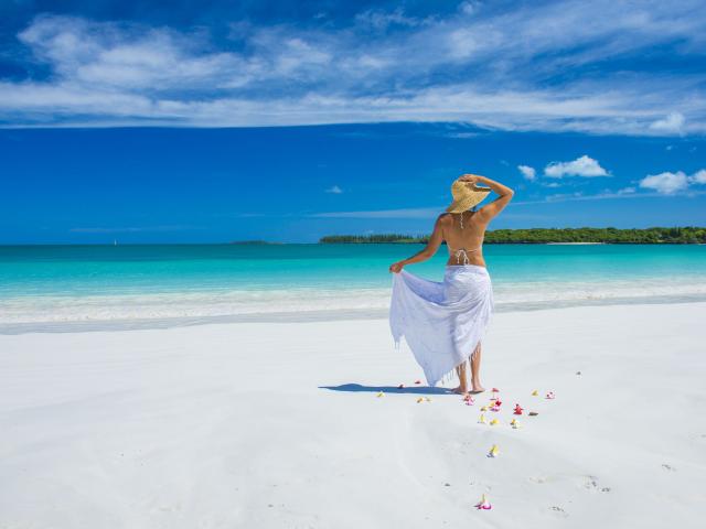 Se prélasser sur la plage de sable blanc de Kuto à l'Île des Pins