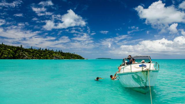 Excursion to the Loyalty Islands lagoon