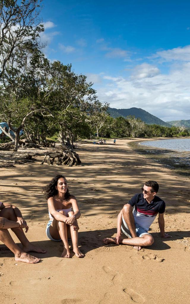 Plage de Poé entre amis à Bourail, Côte Ouest